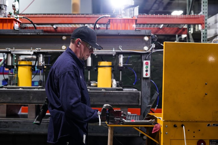 Machine worker